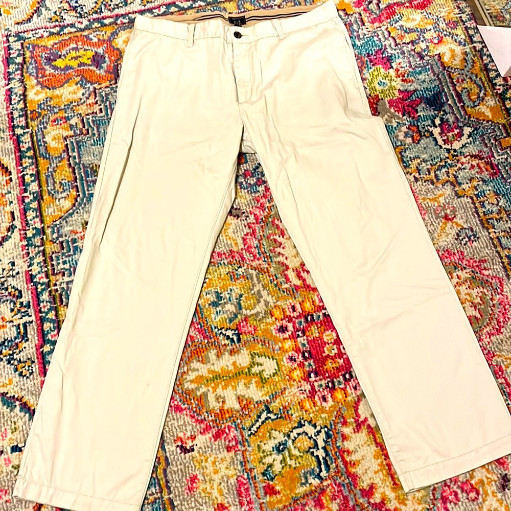 Gap Khakis classic straight fit 38x32 for men